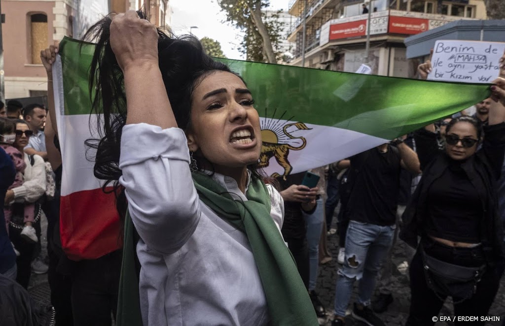 Leger en geheime dienst Iran waarschuwen betogers 