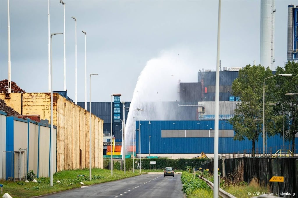 Brand bij afvalverwerker in Rotterdam geblust