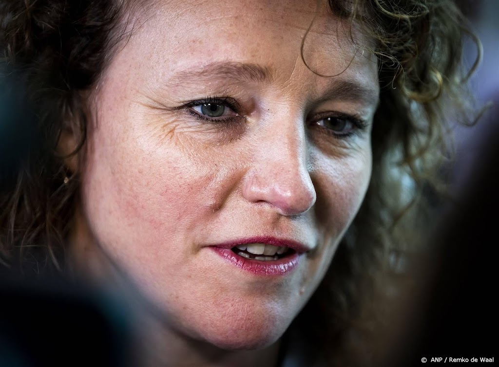 Staande ovatie en prijs voor Renske Leijten bij SP-congres