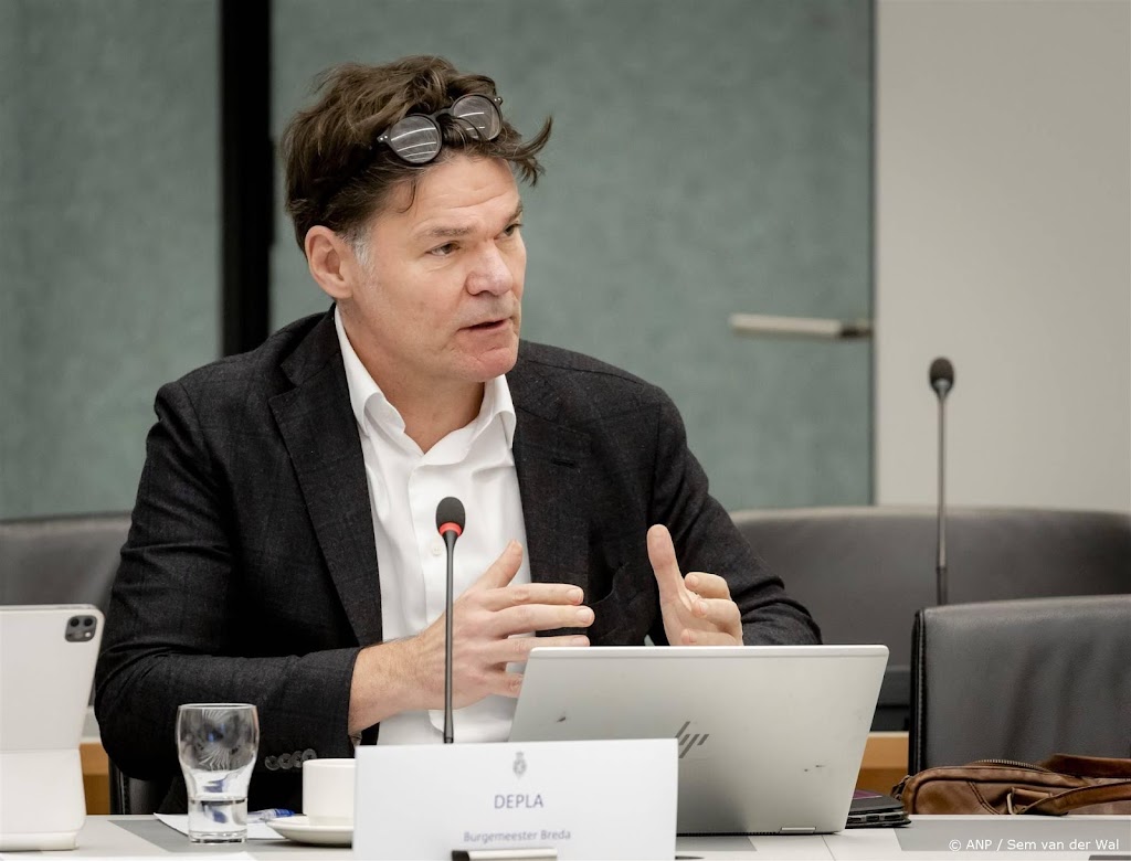 Burgemeester Depla biedt excuses aan voor wangedrag NAC-supporters