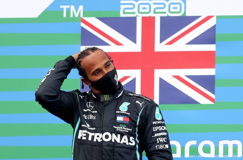 Hamilton talmt met contractbesprekingen Mercedes