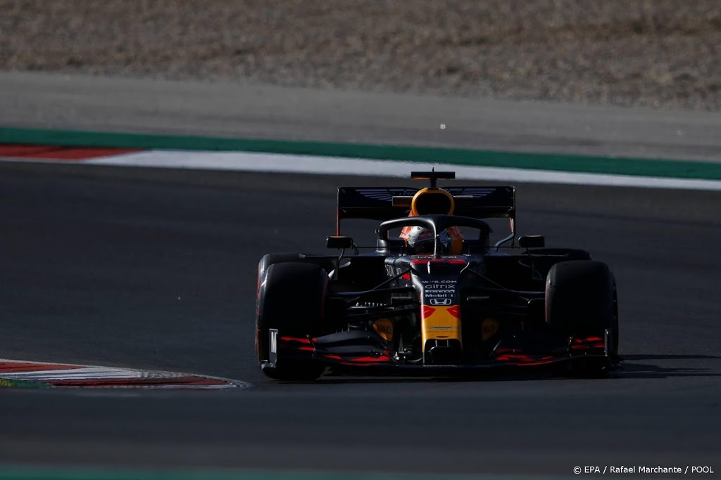 Verstappen botst met Stroll en rijdt tweede tijd in training