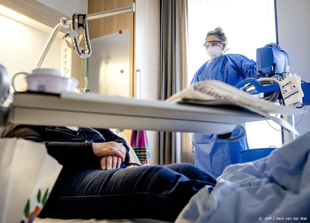 Aantal coronapatiënten in ziekenhuizen licht gestegen