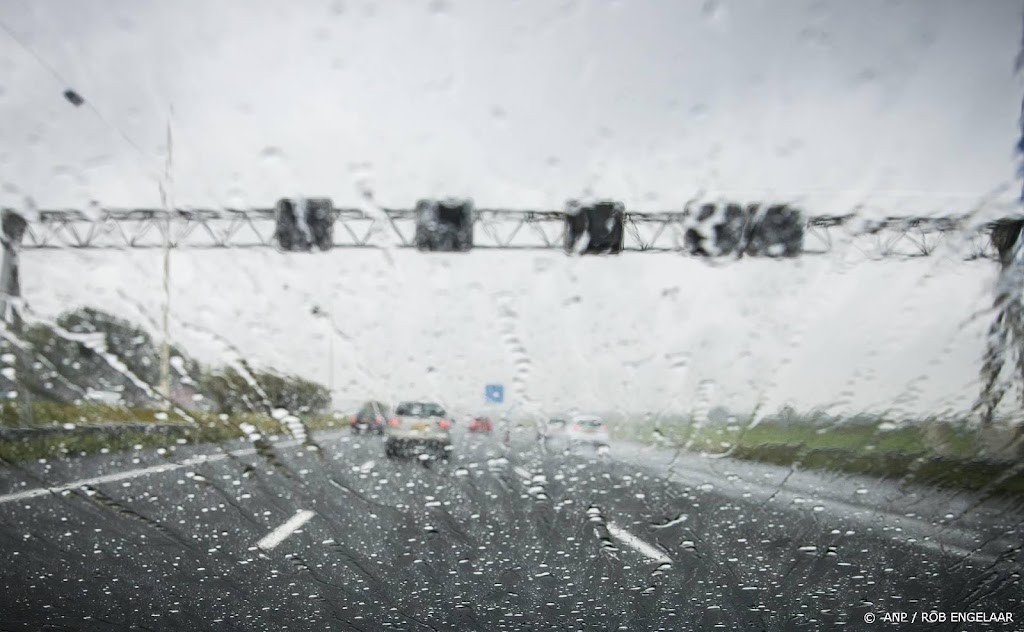 Waarschuwing voor verkeer in acht provincies voor onweersbuien