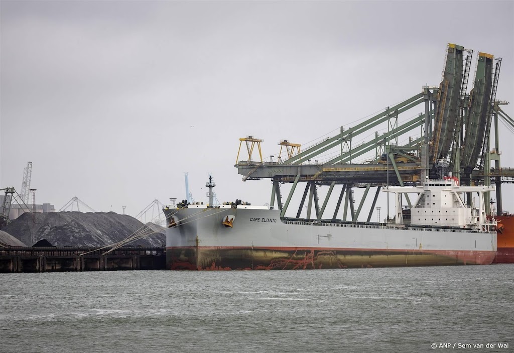 Lichte daling goederenoverslag Rotterdamse haven
