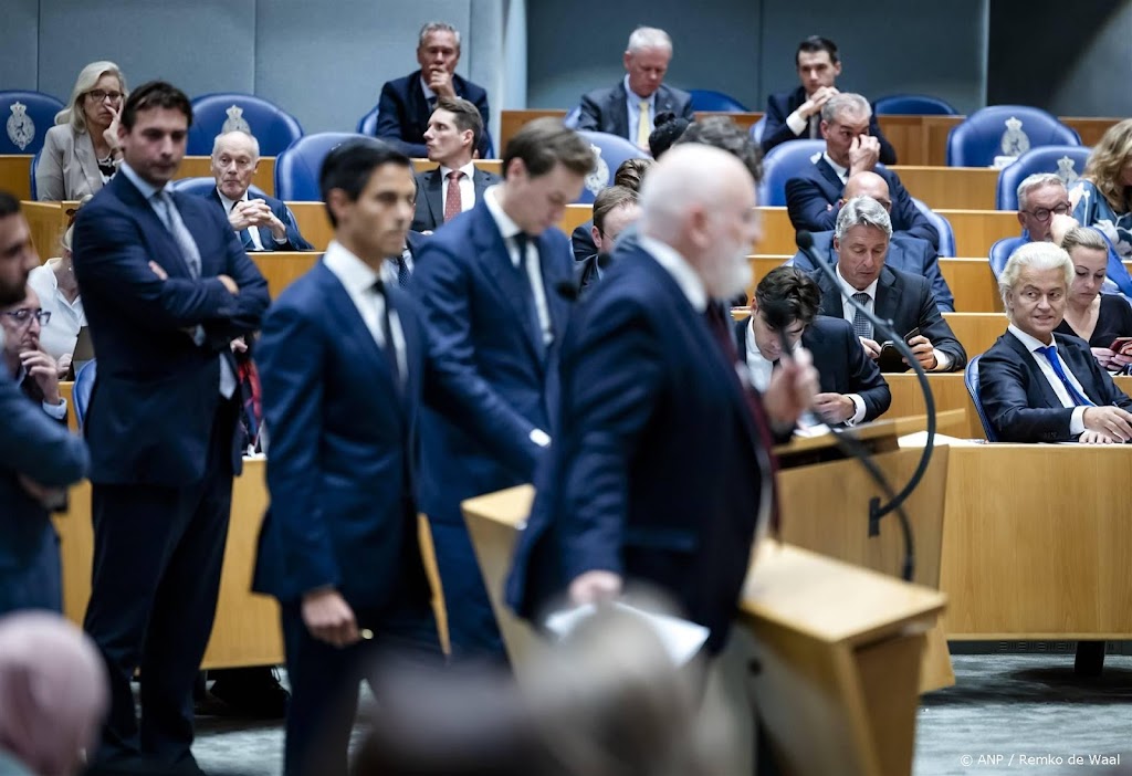 Oppositie valt PVV keihard aan om forse bezuinigingen in de zorg