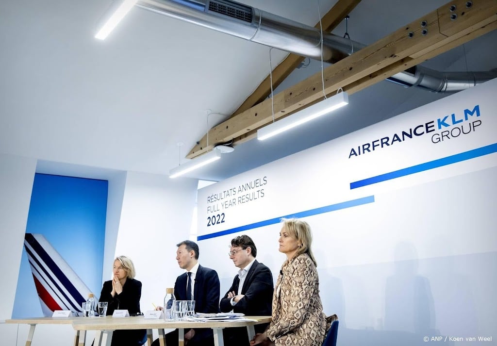 KLM verkleint directie om kostenbesparingen