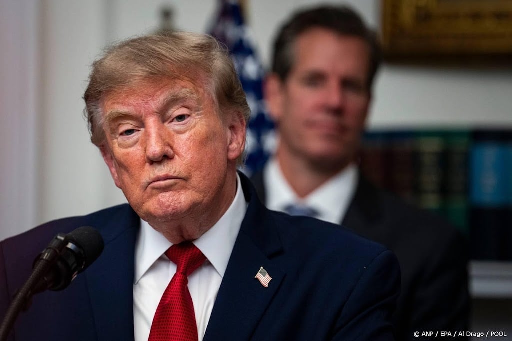 Trump aangeklaagd om gebruik ambt voor winstbejag in crypto