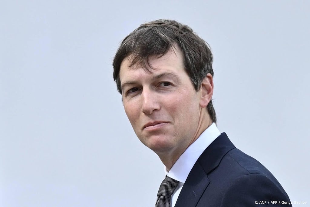 Boekfragment: MIVD keek mee op scherm telefoon Kushner