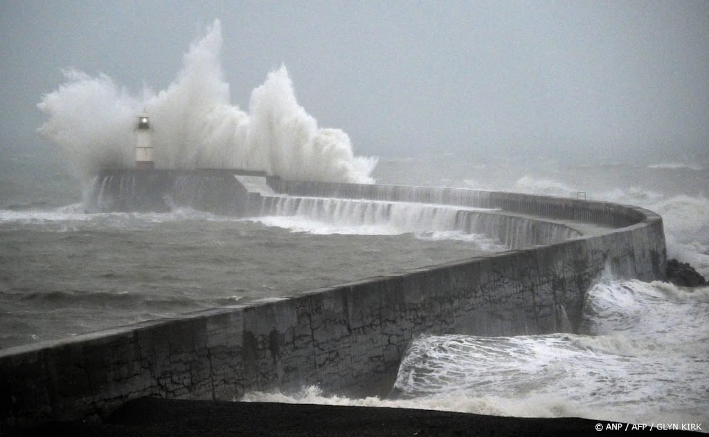 Storm Austen veroorzaakt stroomuitval in Frankrijk en Engeland