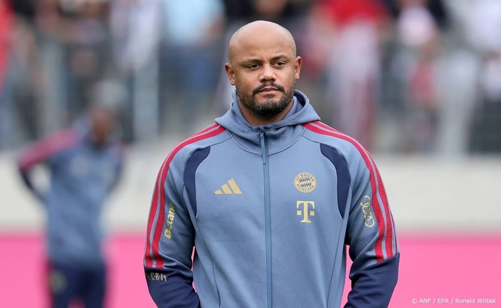 Bayern-trainer Kompany ineengezakt en naar ziekenhuis gebracht