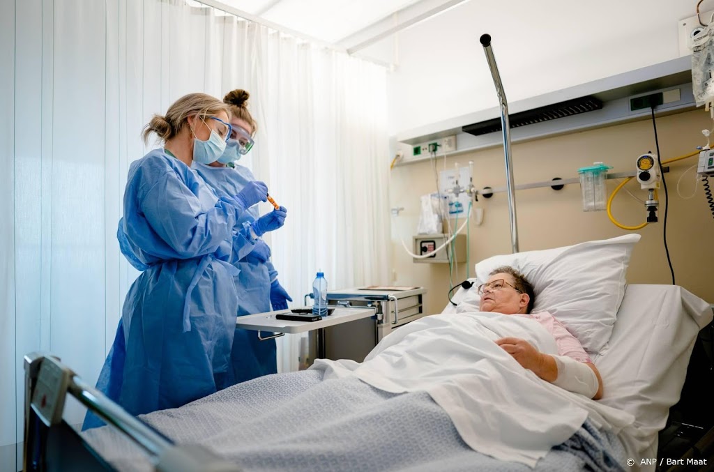 Aantal coronapatiënten in ziekenhuizen stijgt weer licht