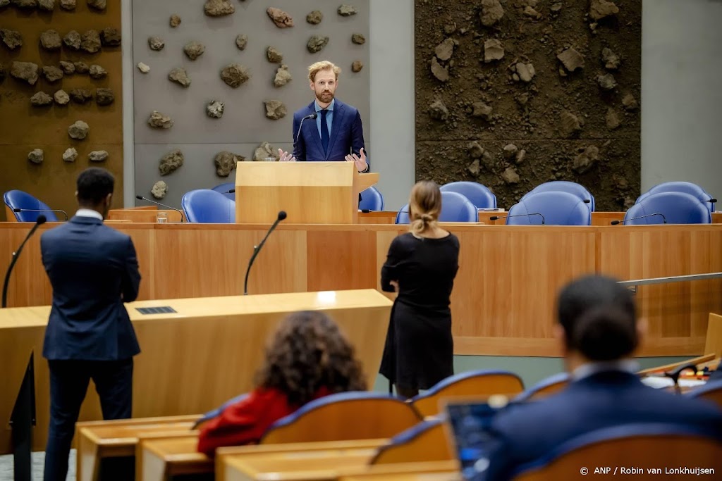 Onderwijsdebat draait om vraag of zak geld problemen oplost 