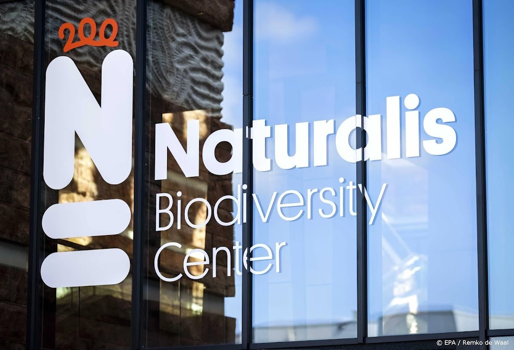 Vier klimaatactivisten vast na naakte actie in Naturalis