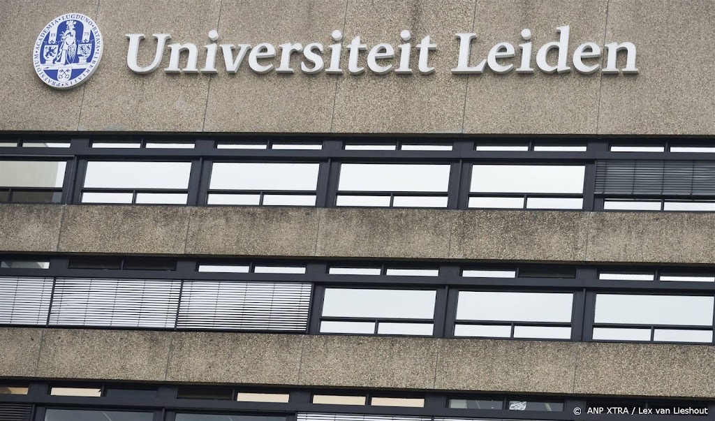 Klimaatprotest in gebouw Universiteit Leiden