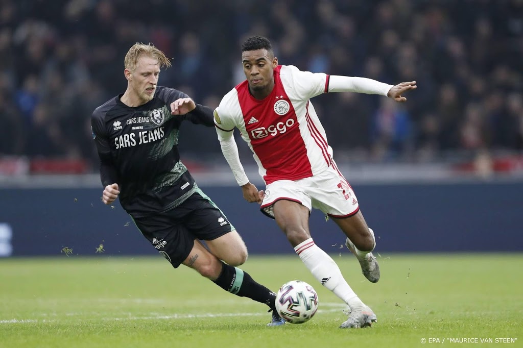 Het eerste elftal is soms ver weg voor talenten van Ajax