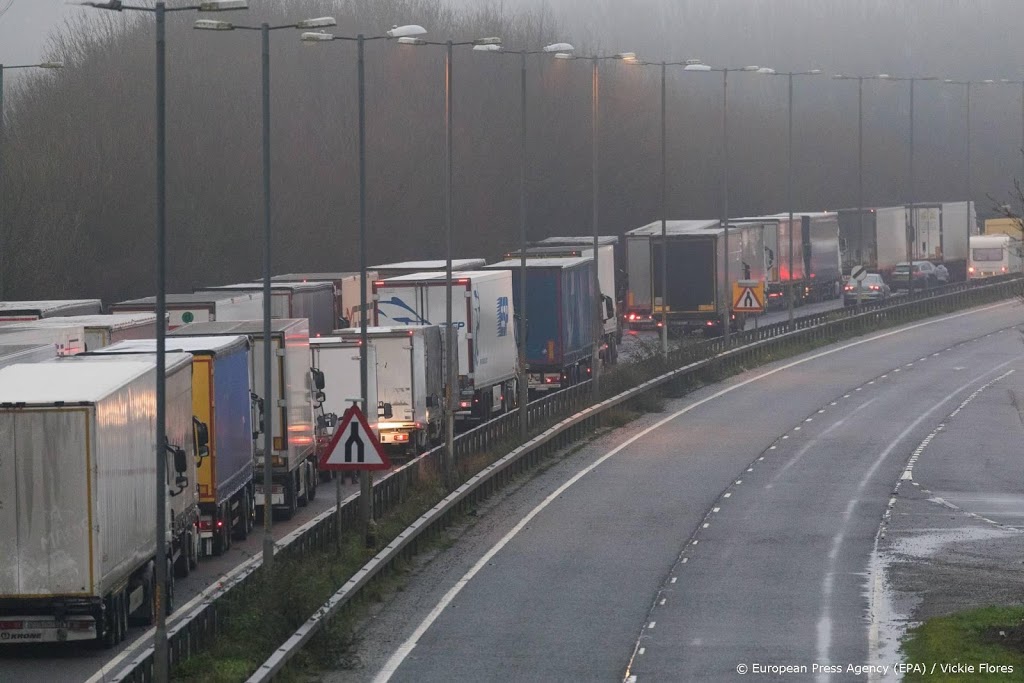 Testen van gestrande truckchauffeurs in VK begonnen 