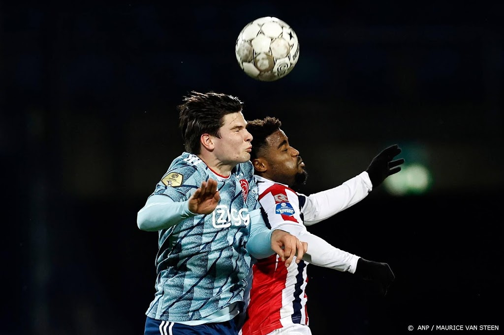 Ongeïnspireerd Ajax gaat met puntenverlies korte winterstop in