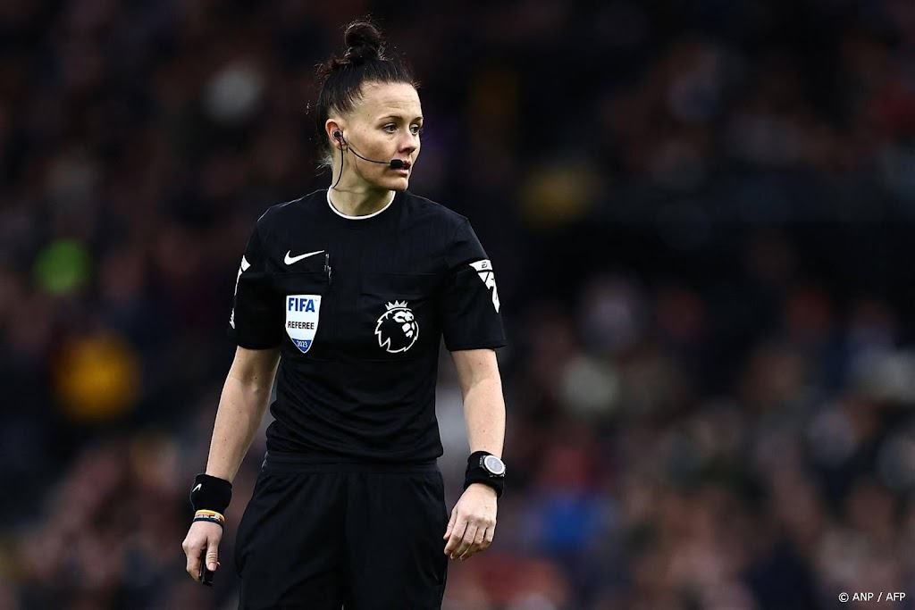 Welch fluit als eerste vrouw duel in Premier League