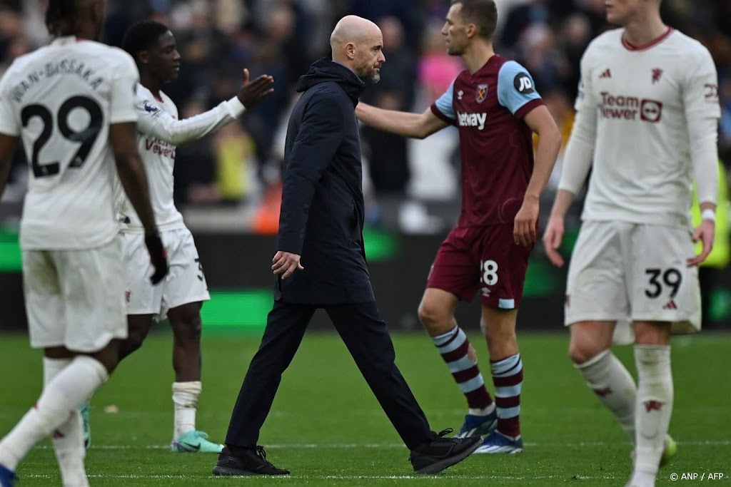 Ten Hag dringt er na nieuw verlies op aan 'bij elkaar te blijven'