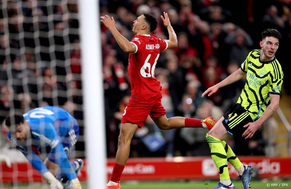 Arsenal houdt stand bij Liverpool en slaat aanval op koppositie af