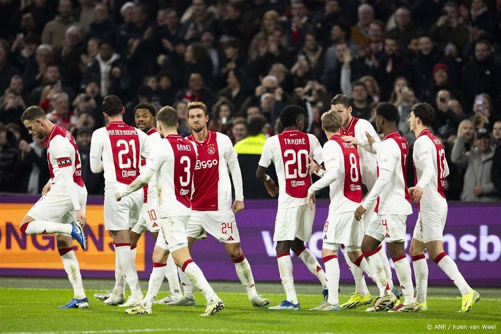 Ajax oefent voor tweede seizoenshelft tegen VfB Stuttgart