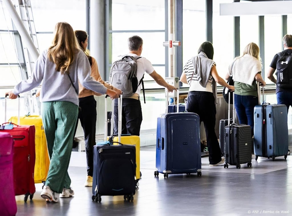 Onzeker of achtergebleven koffers op Schiphol voor kerst aankomen