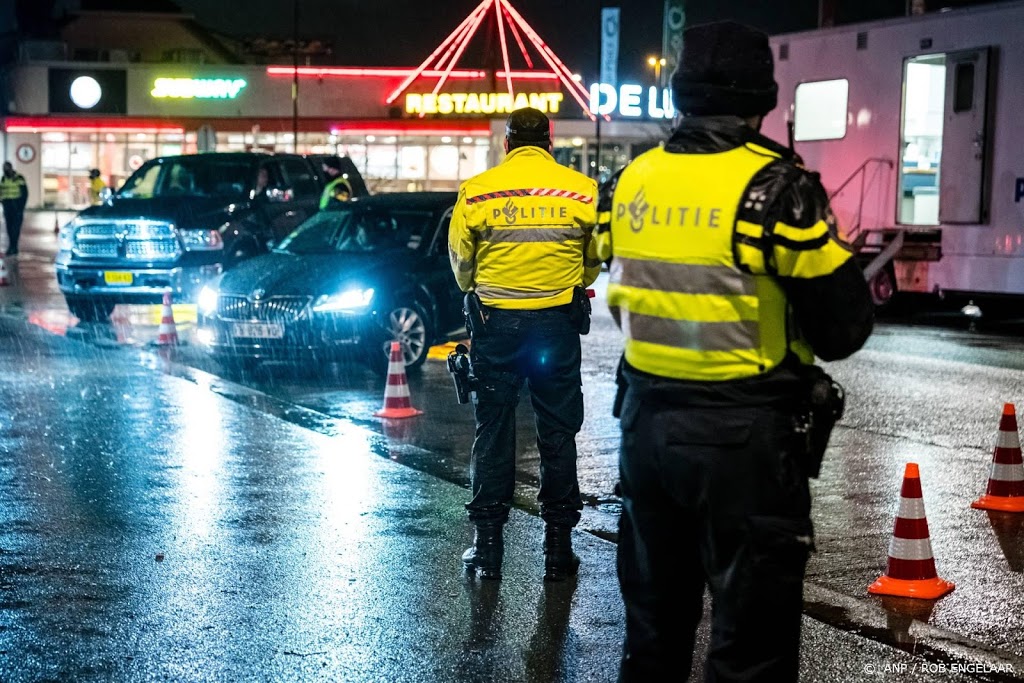 Zo'n 100 weggebruikers in Midden-Nederland beboet om avondklok