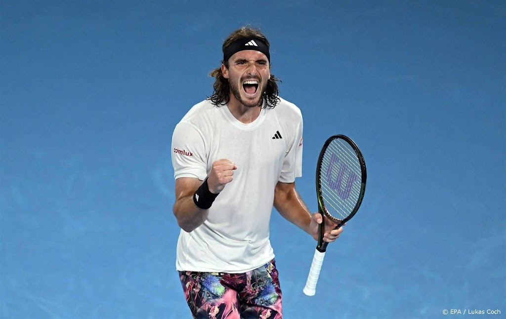 Tsitsipas voor derde keer op rij naar halve finales in Melbourne