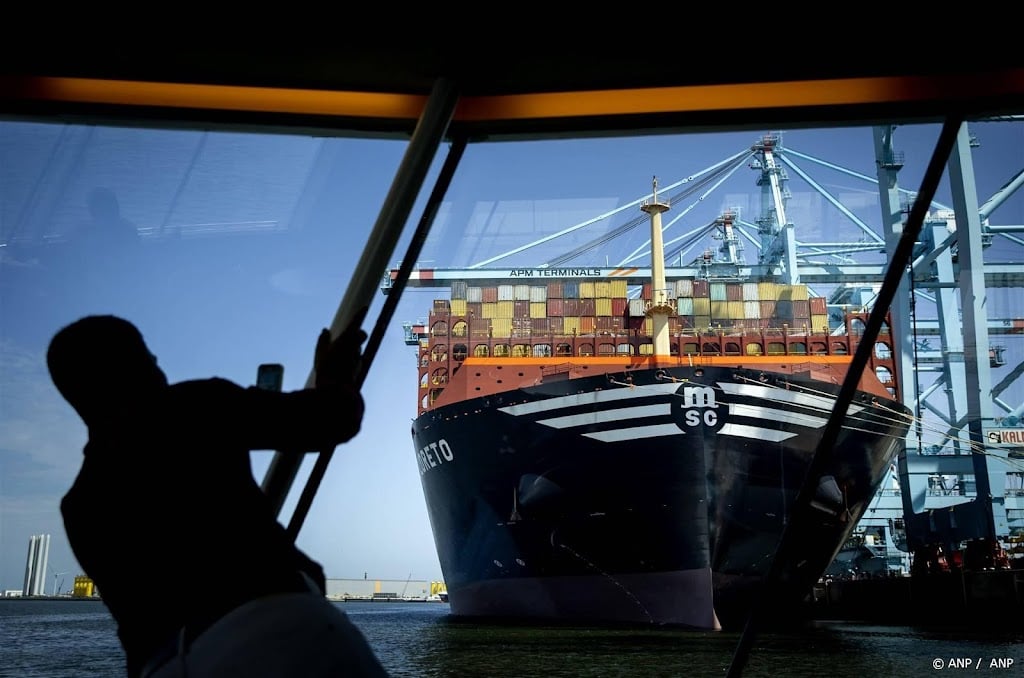Minder schepen in haven Rotterdam, geen grote ongelukken