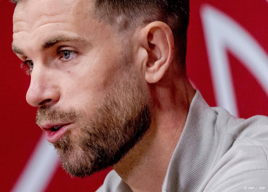 Aanwinst Henderson voor het eerst op trainingsveld bij Ajax 