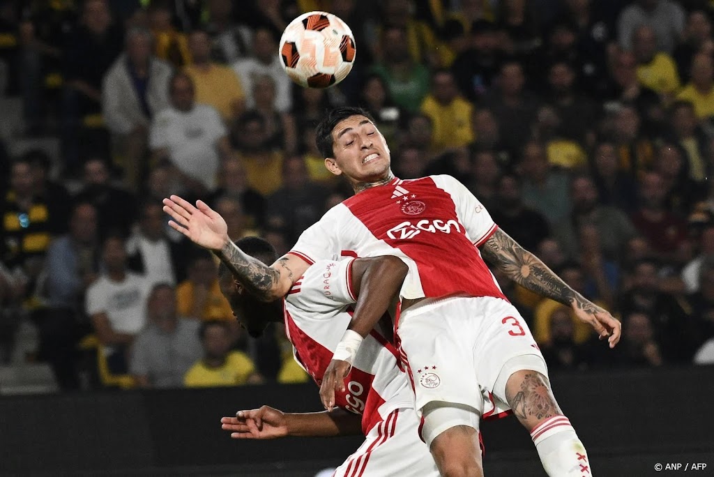 Ajacied Ávila met kruisbandblessure mogelijk een jaar eruit