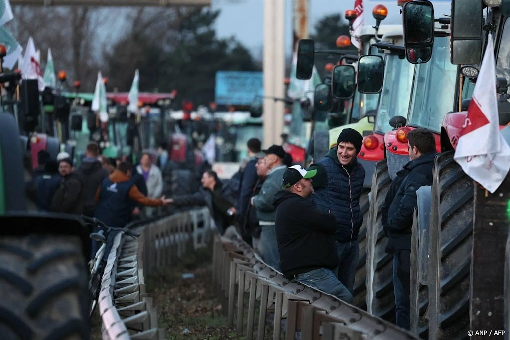 Honderden Franse boeren blokkeren snelweg bij Straatsburg