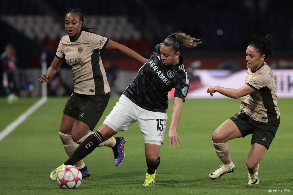 Vrouwen Ajax verliezen bij PSG en missen eerste kans op kwartfinale CL