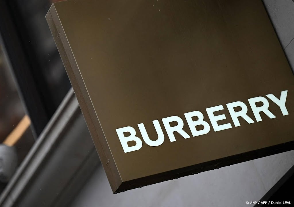 Modebedrijf Burberry verkoopt minder, vraag in VS stijgt wel