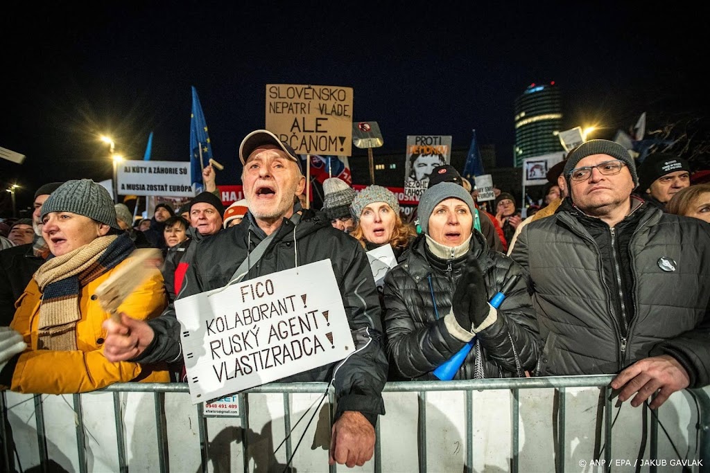 Tienduizenden bij Slowaaks protest tegen regering Fico