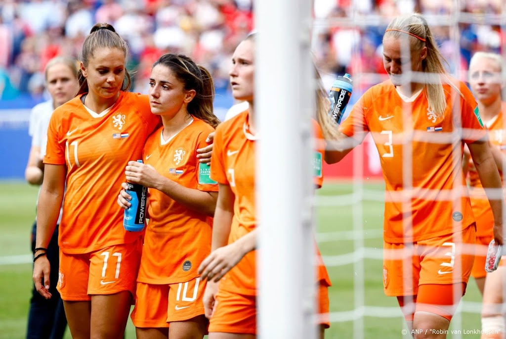 Voetbalsters Martens en Van der Gragt terug bij Oranje