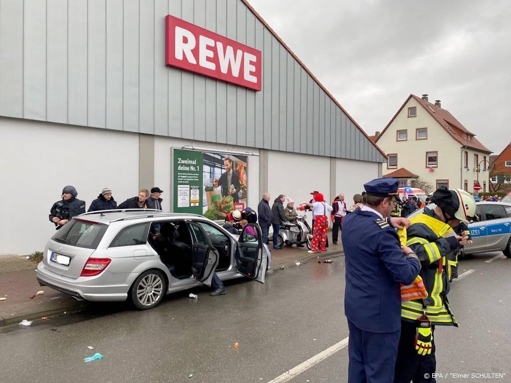 Man die inreed op optocht vervolgd voor poging tot moord