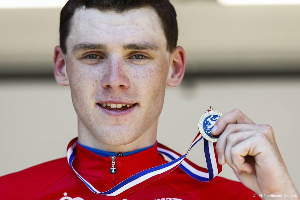 Dekker sprint naar tweede plek in Ronde van de Emiraten