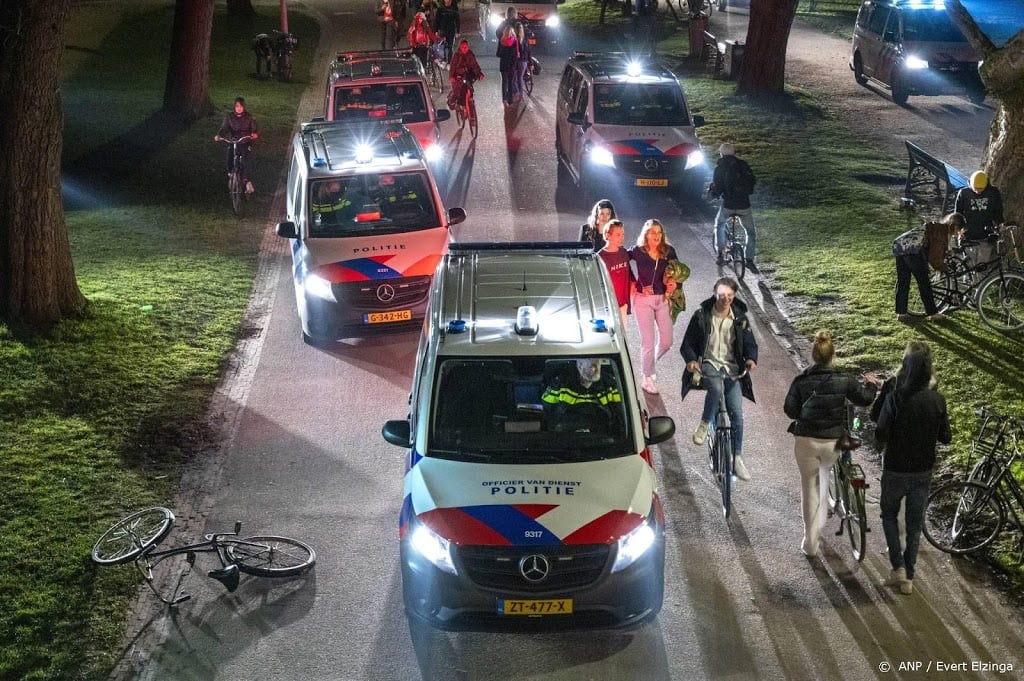 Gemeente Amsterdam roept op niet naar Vondelpark te gaan 