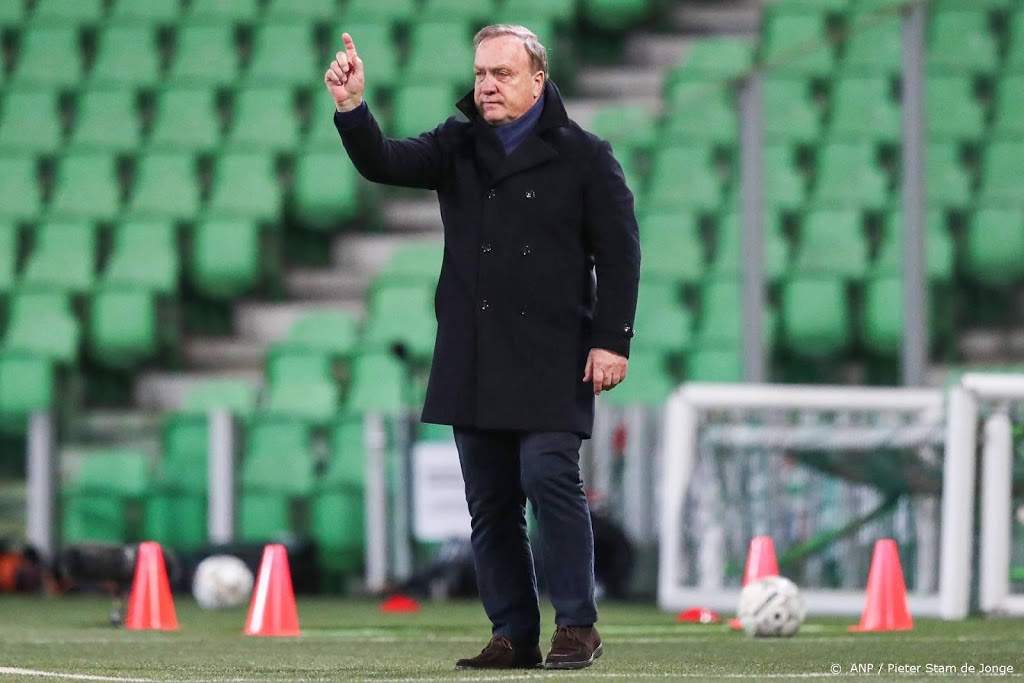 Coach Advocaat treurt in Groningen om gemiste kansen