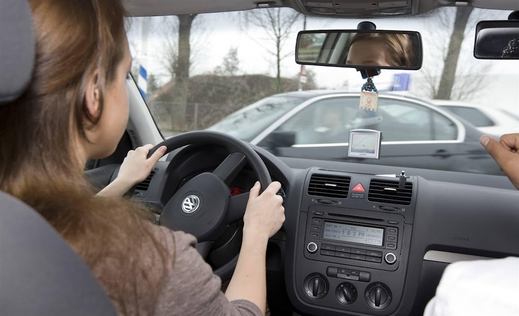 Nog steeds hebben minder jongeren een rijbewijs dan voor corona