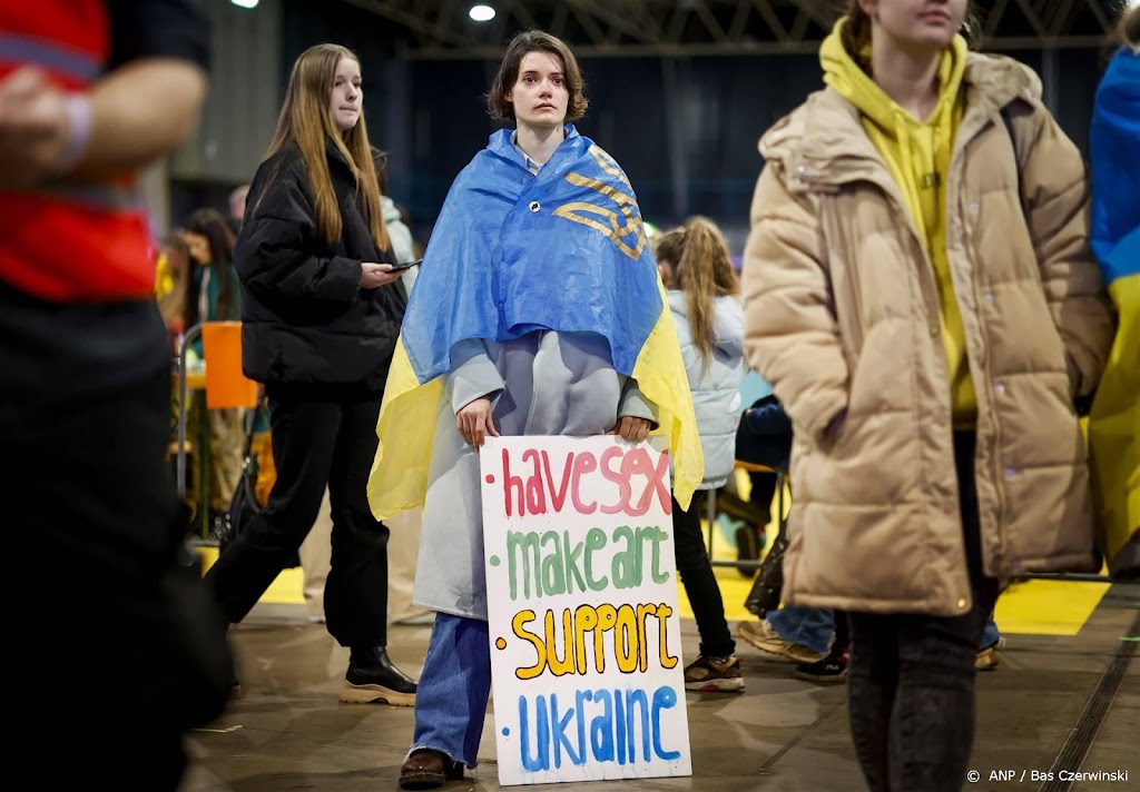Honderden deelnemers vredesmars vanaf Haagse Russische ambassade