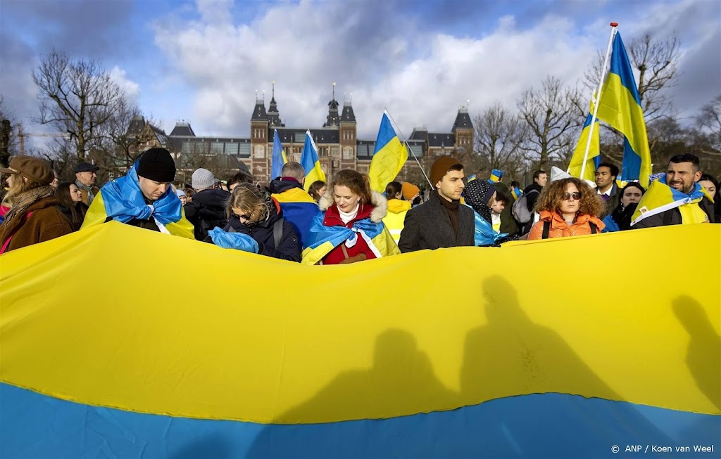 Honderden mensen bij protestmars in Amsterdam om oorlog Oekraïne