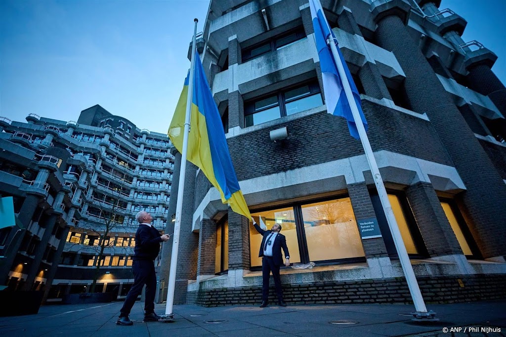 Oekraïense vlag gehesen bij Tweede Kamer 