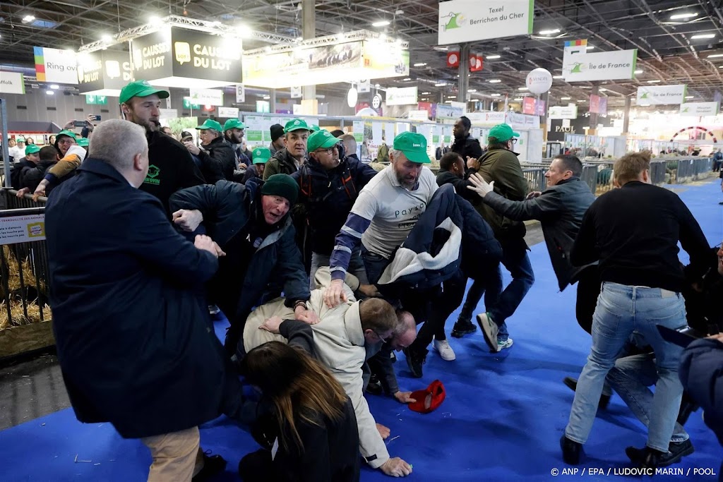 Rellen bij boerenbeurs waar Franse president Macron aanwezig is