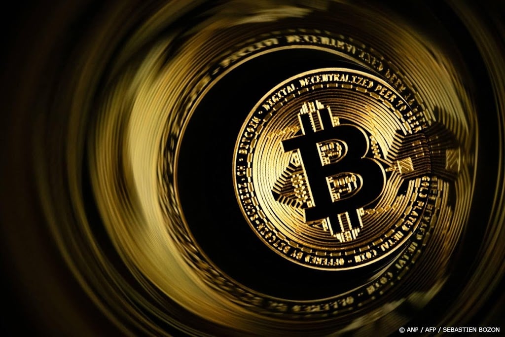 Bitcoin stevent af op slechtste maand sinds 2022