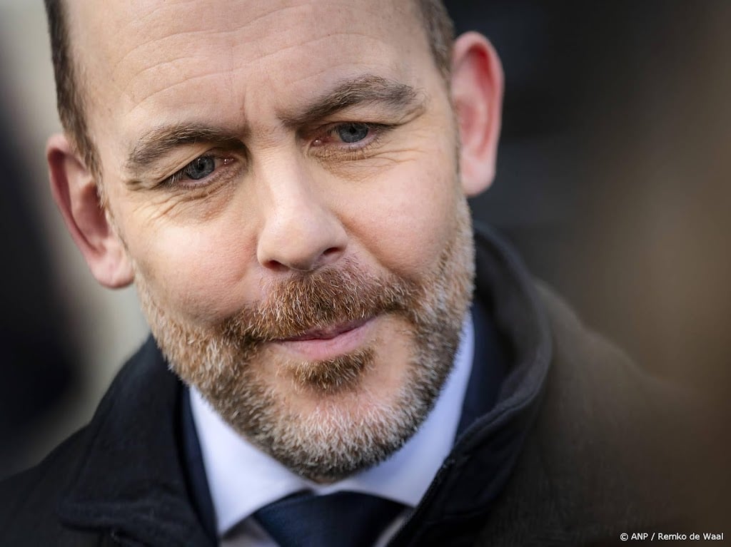 Asielminister op eerste werkdag met spoed naar debat Eerste Kamer