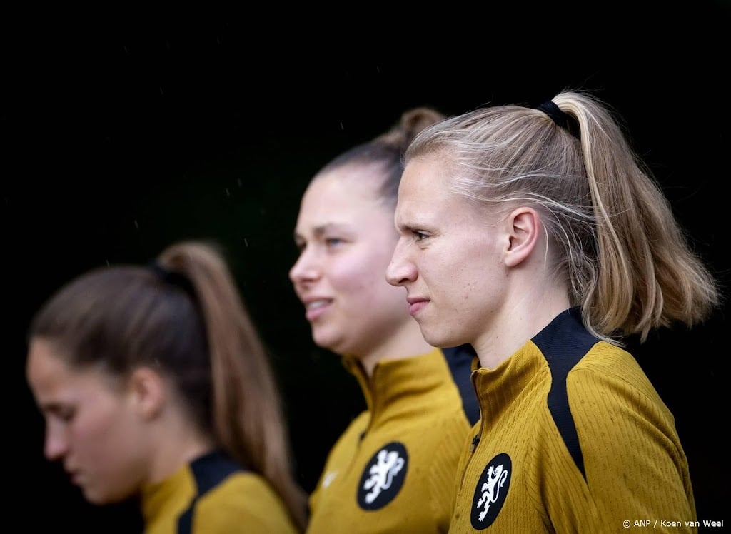 Carleer valt af bij Oranje-voetbalsters, Levels opgeroepen 