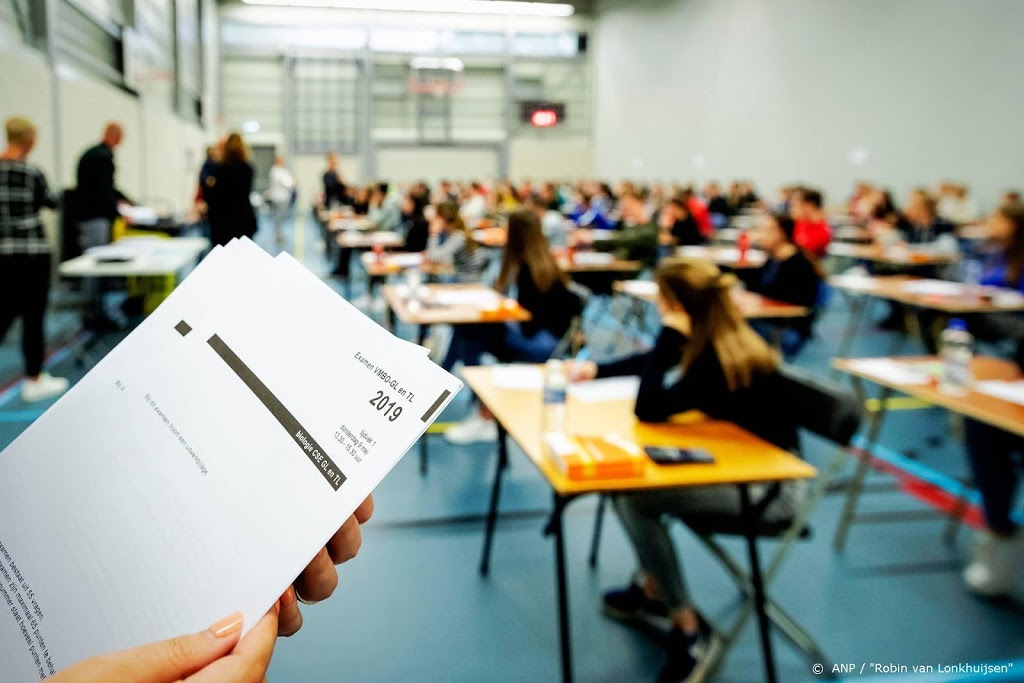 Streep door eindexamens middelbare scholieren door coronacrisis